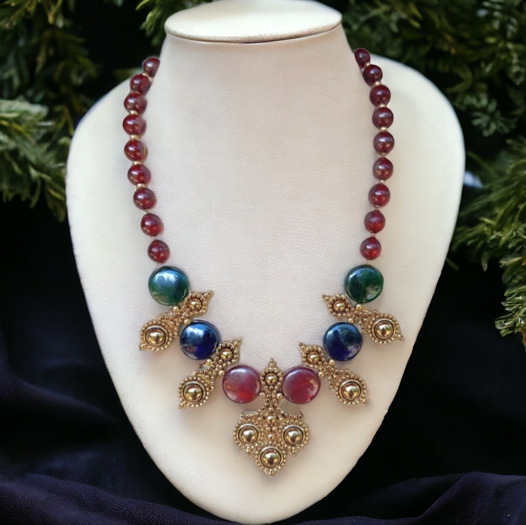 Vintage Barerra For Avon 1980s Lucite Necklace
